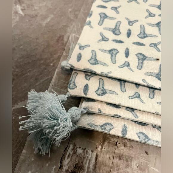 NWT Threshold table runner and placemat set - Picture 5 of 9